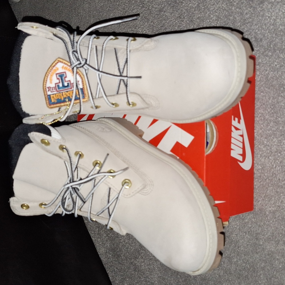 Timberland Boots - Picture 2 of 3